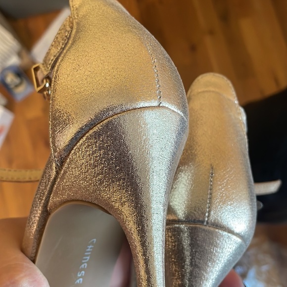 EUC worn once Chinese Laundry brushed gold t-strap heels! - Picture 4 of 4